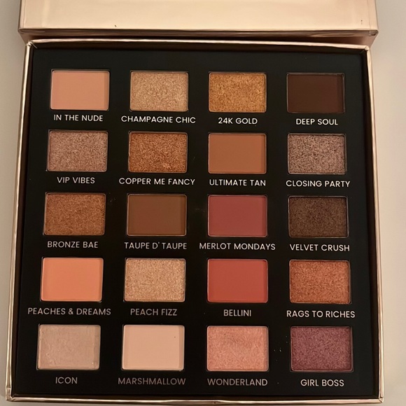 Iconic London Day to Stay Palette - Picture 4 of 4